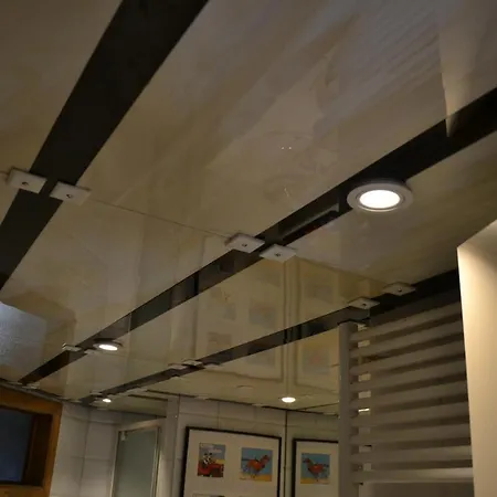 La Chapelle De Verre, Un Lieu Unique Au Monde *