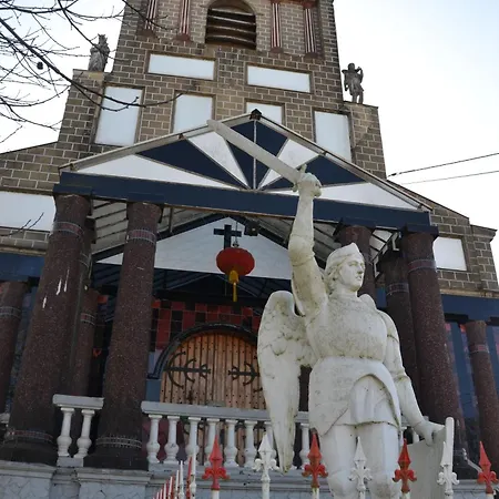 La Chapelle De Verre, Un Lieu Unique Au Monde