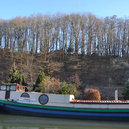 Сasa de vacaciones La Chapelle De Verre, Un Lieu Unique Au Monde Ronquieres