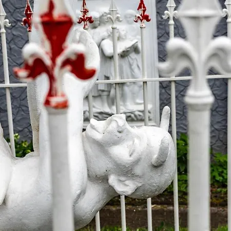 La Chapelle De Verre, Un Lieu Unique Au Monde Ronquieres