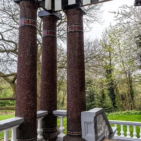 La Chapelle De Verre, Un Lieu Unique Au Monde *