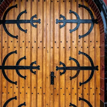 La Chapelle De Verre, Un Lieu Unique Au Monde Ronquieres