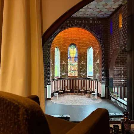 La Chapelle De Verre, Un Lieu Unique Au Monde