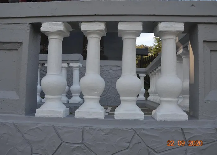 La Chapelle De Verre, Un Lieu Unique Au Monde Ronquieres