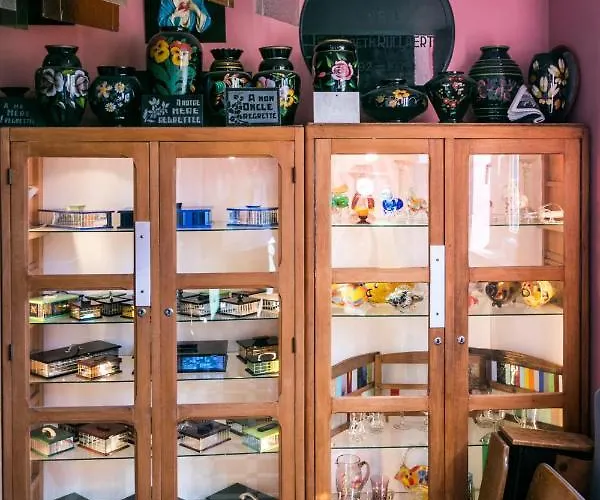 La Chapelle De Verre, Un Lieu Unique Au Monde בית נופש Ronquieres