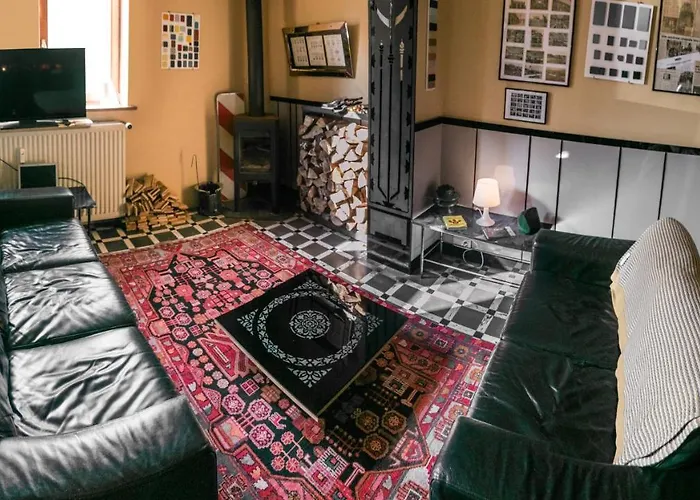 La Chapelle De Verre, Un Lieu Unique Au Monde * Ronquieres