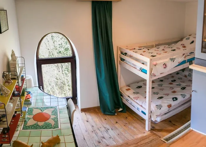 La Chapelle De Verre, Un Lieu Unique Au Monde