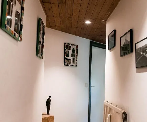 La Chapelle De Verre, Un Lieu Unique Au Monde *