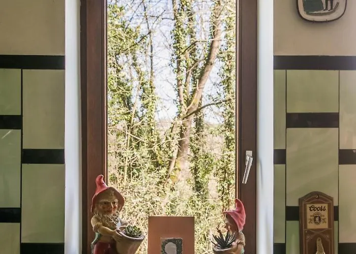 La Chapelle De Verre, Un Lieu Unique Au Monde 펜션 Ronquieres