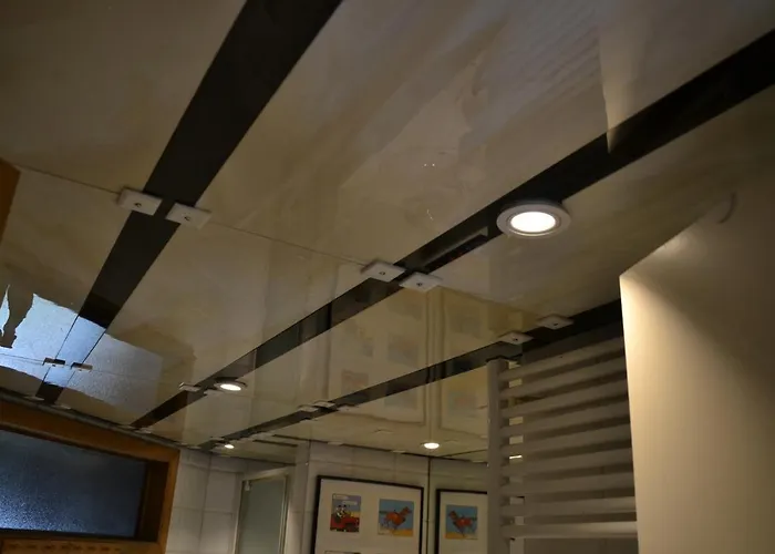 La Chapelle De Verre, Un Lieu Unique Au Monde *