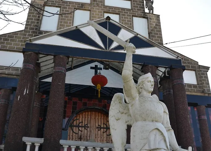 La Chapelle De Verre, Un Lieu Unique Au Monde