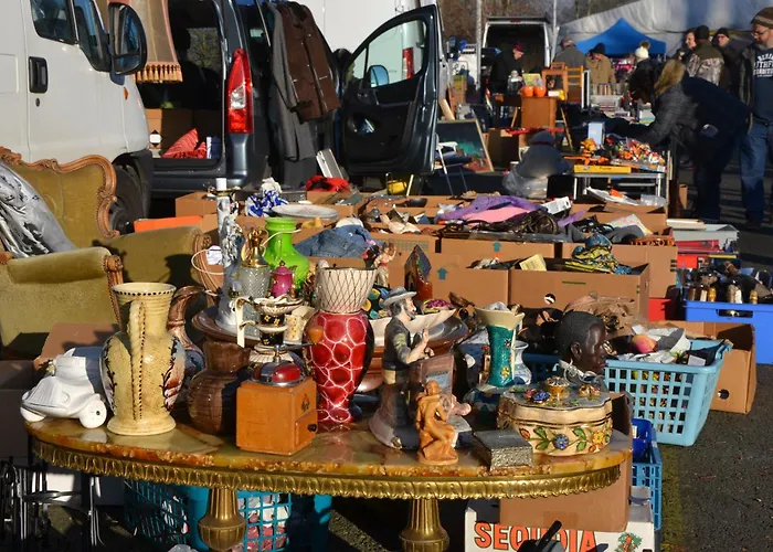 La Chapelle De Verre, Un Lieu Unique Au Monde בית נופש Ronquieres