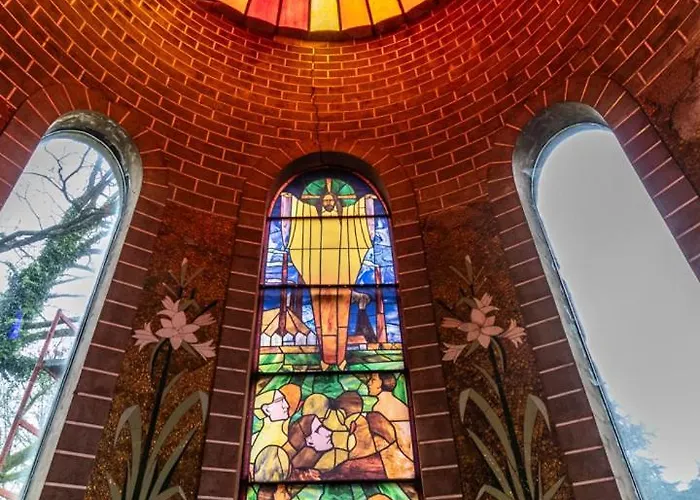 La Chapelle De Verre, Un Lieu Unique Au Monde בית נופש