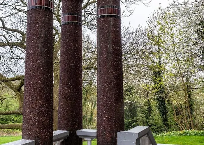 La Chapelle De Verre, Un Lieu Unique Au Monde *