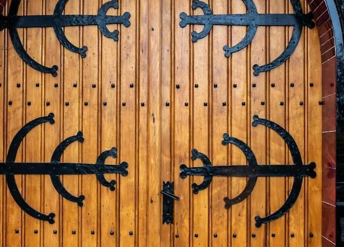 La Chapelle De Verre, Un Lieu Unique Au Monde Ronquieres